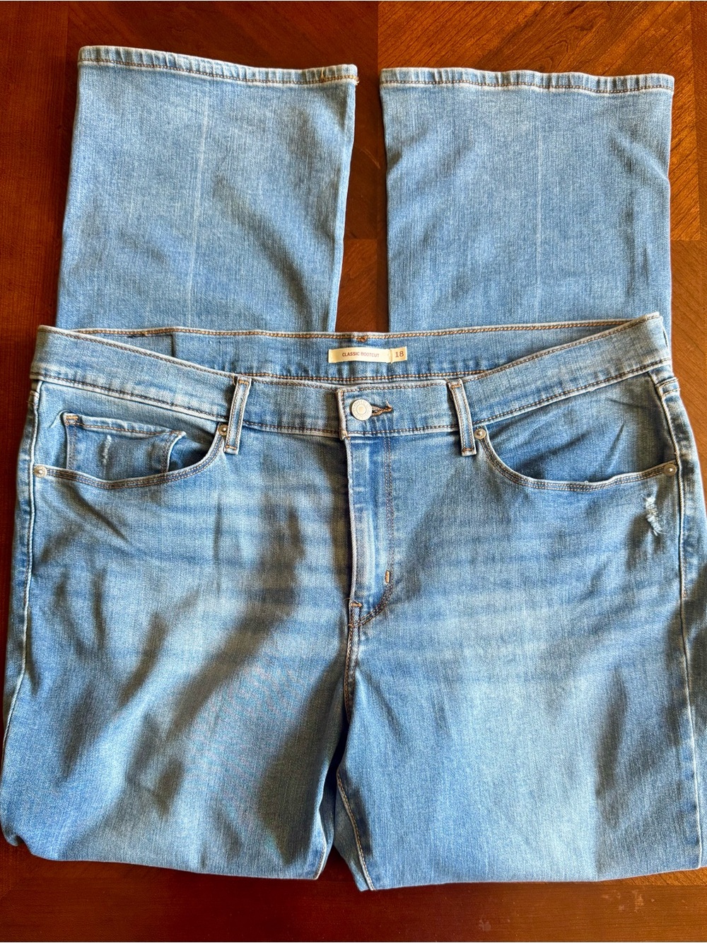 Levi's Women's Classic Bootcut Jeans Light Wash Denim Size 18
